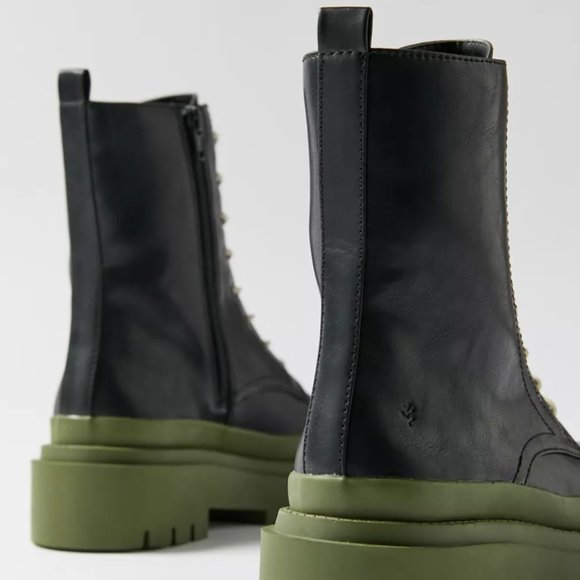 STUNNING! BNIB Cool Planet by Steve Madden Mosss Combat Winter Boots Sz 8 - Picture 4 of 5